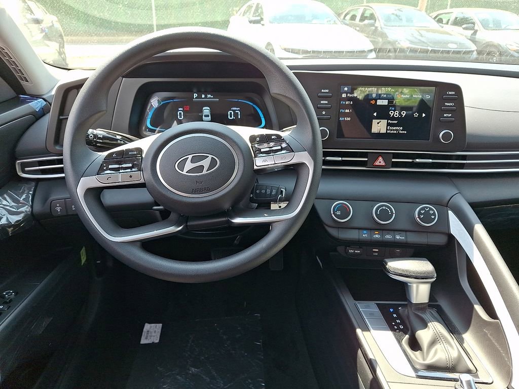 New 2026 Hyundai Elantra SE FWD image 8