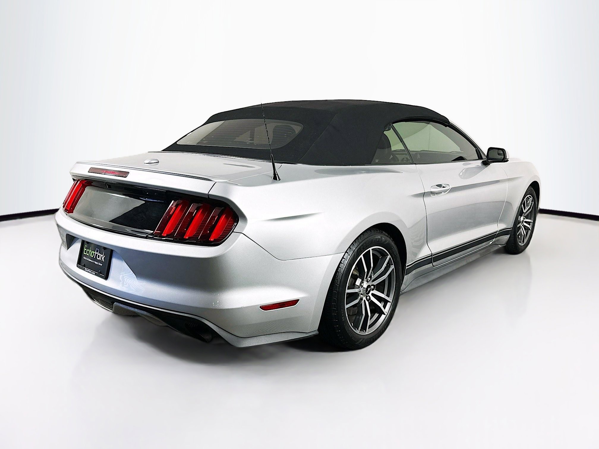 Used 2016 Ford Mustang Premium image 9