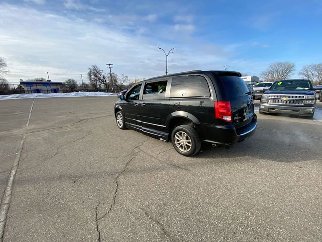 Used 2016 Dodge Grand Caravan SXT FWD image 19