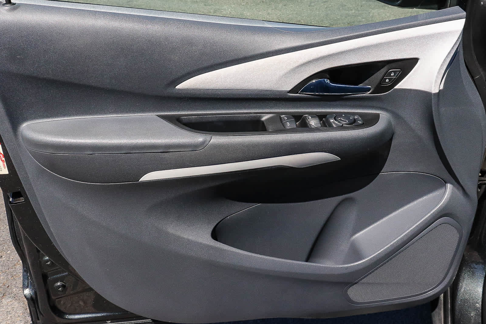 Used 2017 Chevrolet Bolt LT FWD image 30