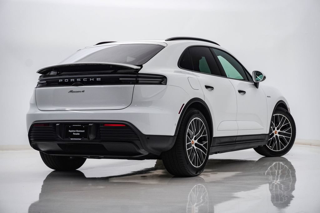 Certified 2025 Porsche Macan 4 Electric AWD/4WD image 11