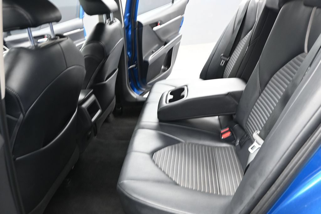 Used 2020 Toyota Camry SE FWD image 14