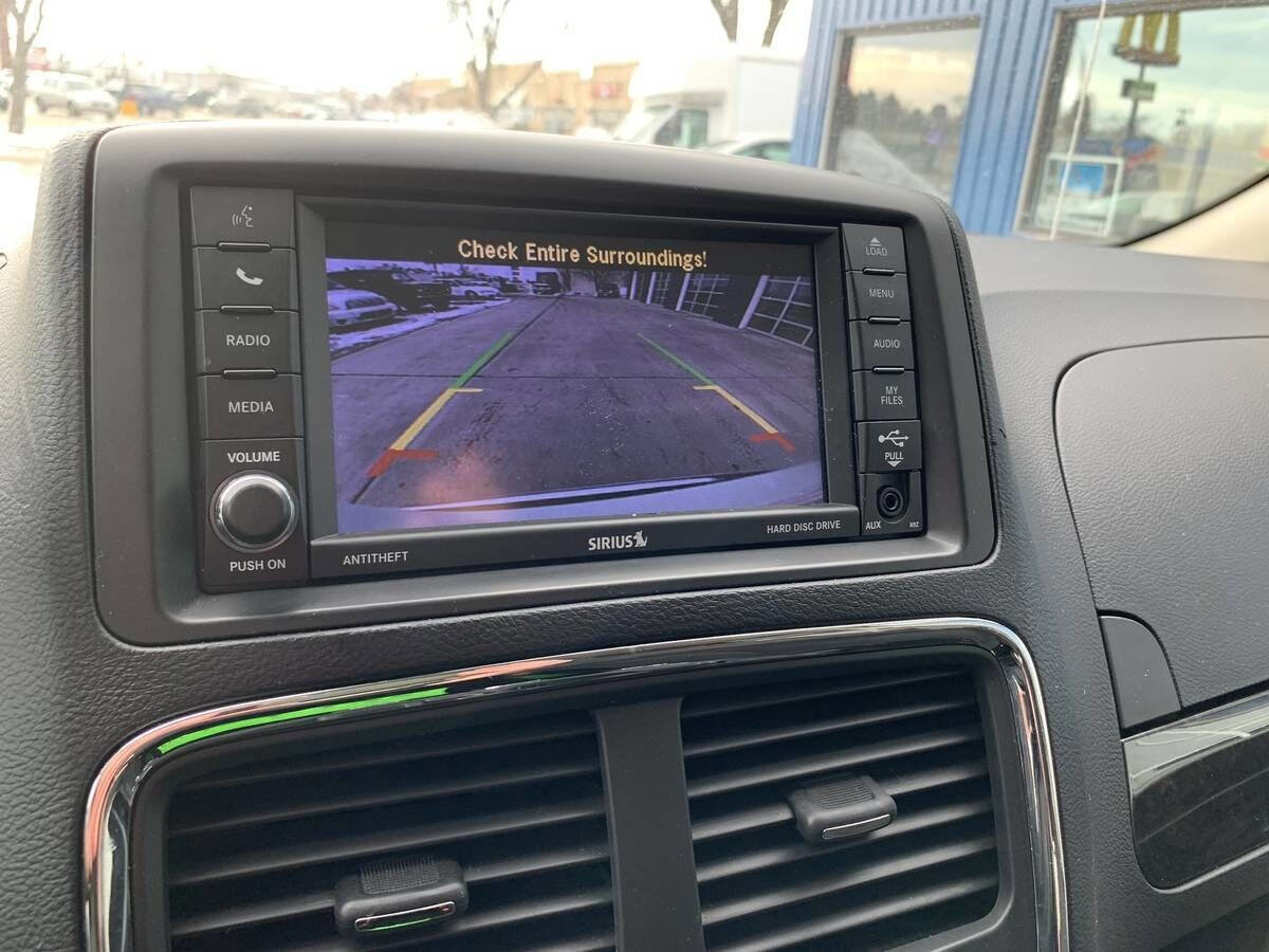 Used 2019 Dodge Grand Caravan SE w/ UConnect Hands-Free Group image 13