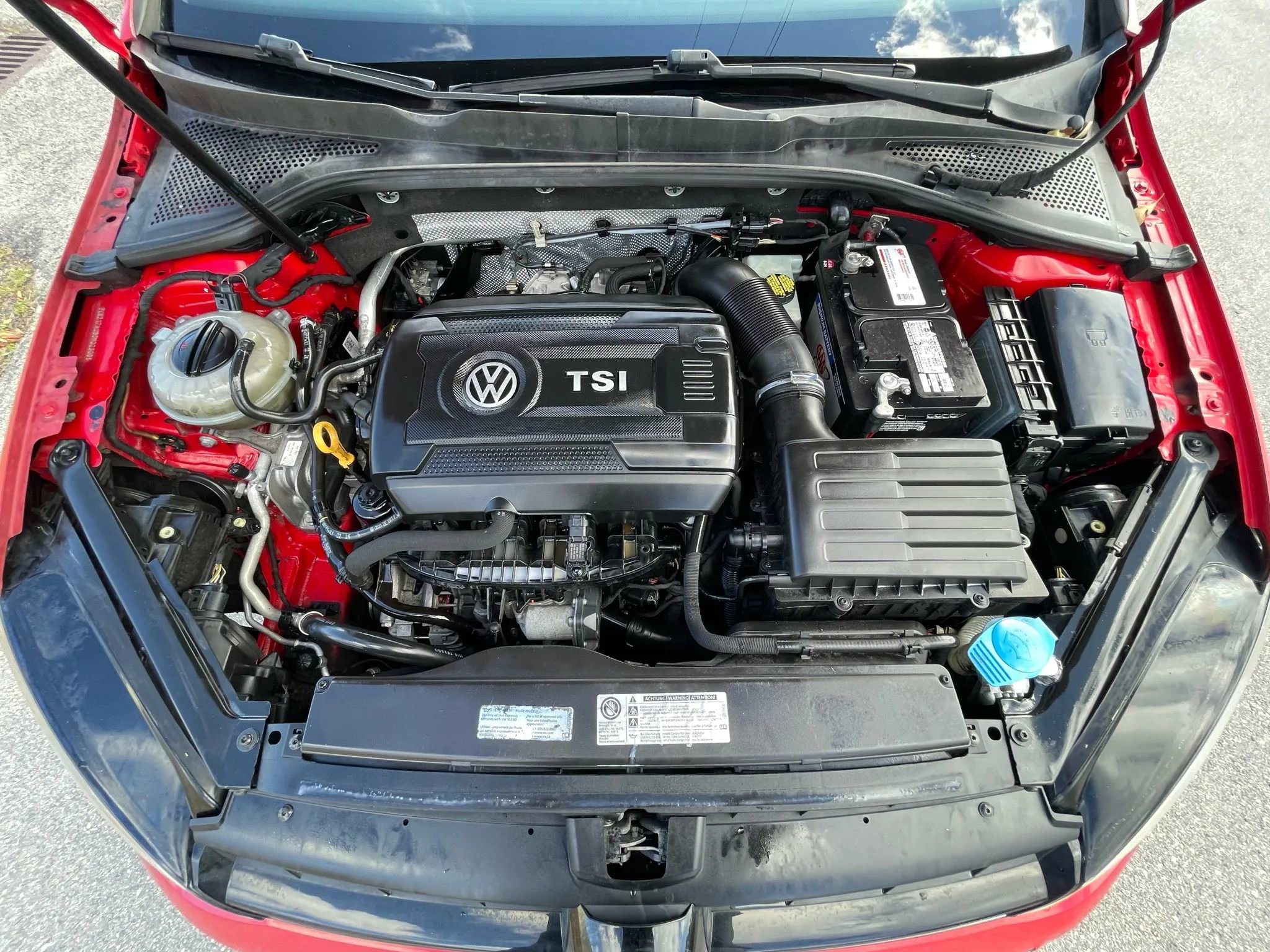 Used 2016 Volkswagen Golf S image 34