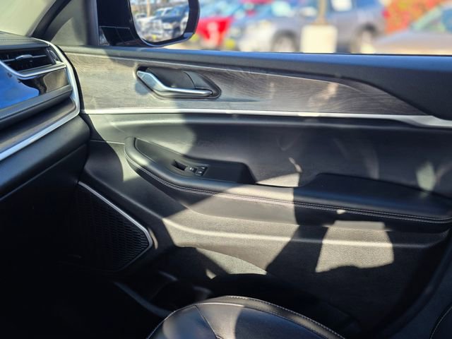 Used 2022 Jeep Grand Cherokee L Limited AWD/4WD image 30