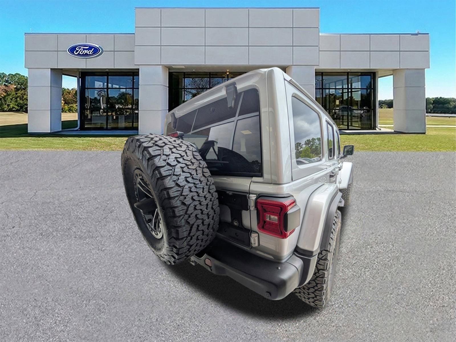 Used 2024 Jeep Wrangler Unlimited Rubicon image 2