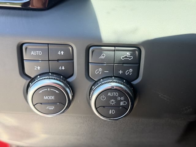 Used 2024 GMC Sierra 2500 AT4 w/ AT4 Premium Plus Package AWD/4WD image 31