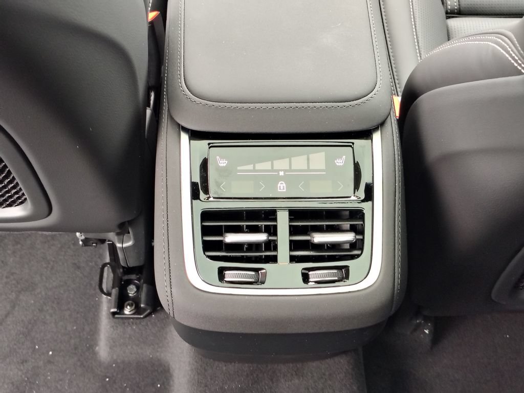 New 2026 Volvo XC90 B6 Ultra w/ Lounge Package AWD/4WD image 22