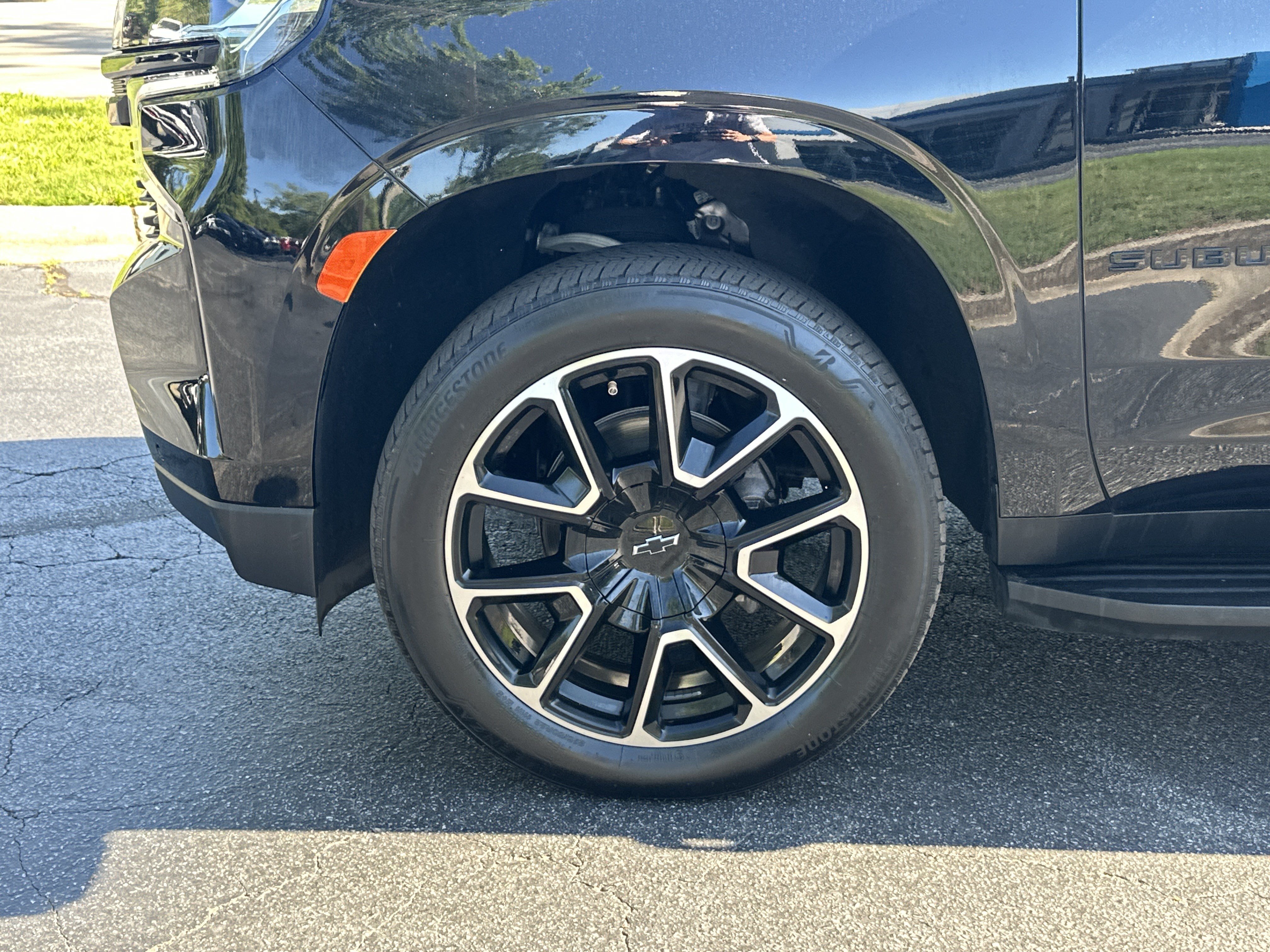 Used 2024 Chevrolet Suburban RST w/ Luxury Package AWD/4WD image 11