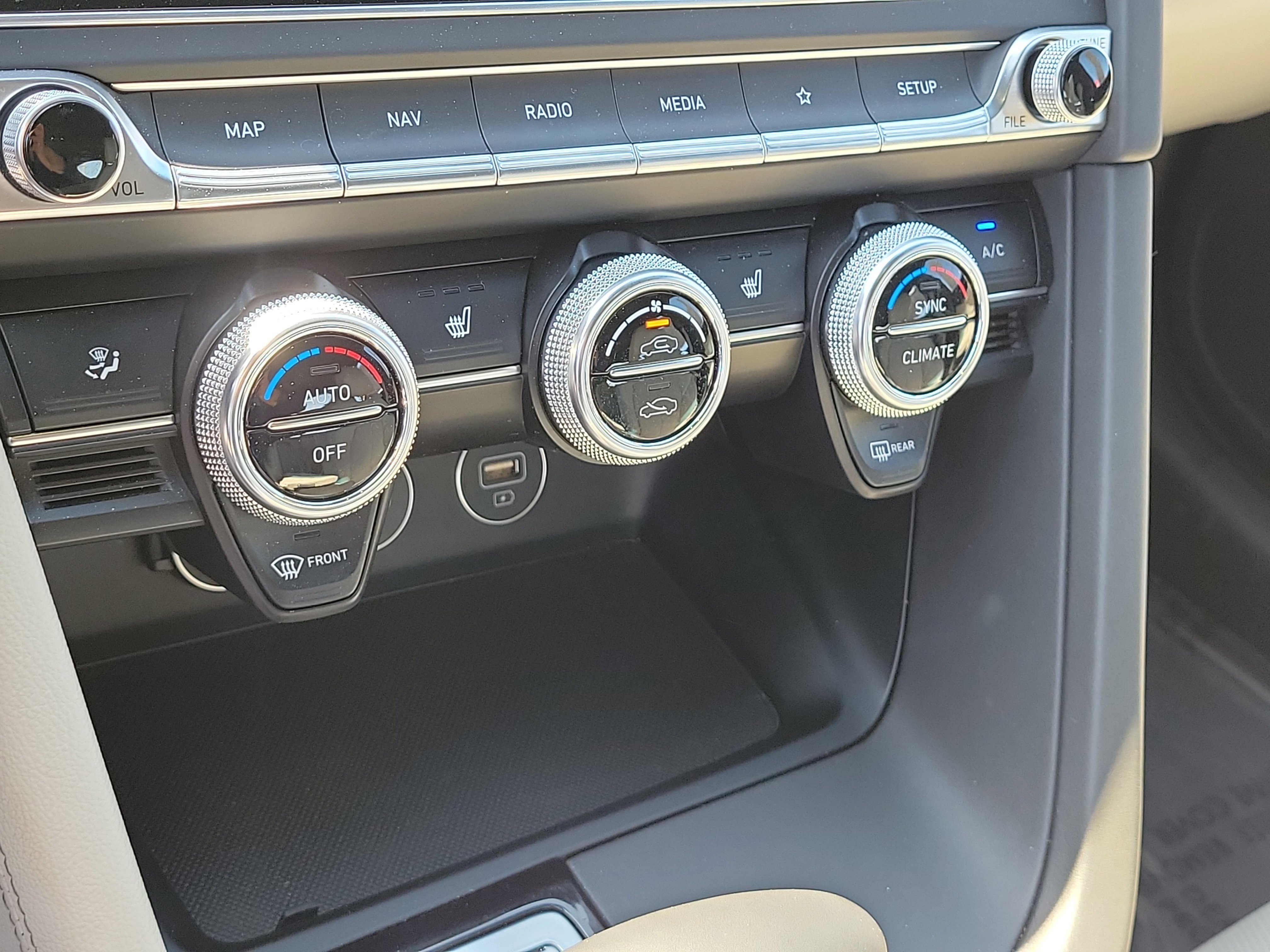 Used 2023 Genesis G70 2.0T RWD image 26