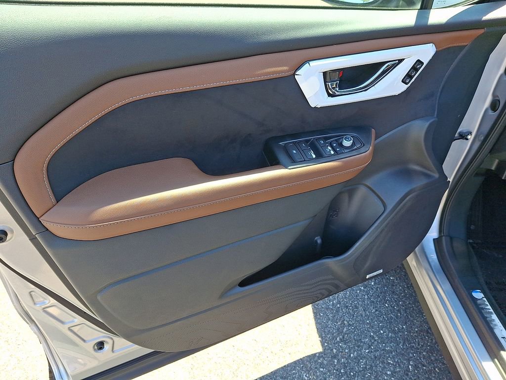 New 2026 Subaru Forester Touring AWD/4WD image 10