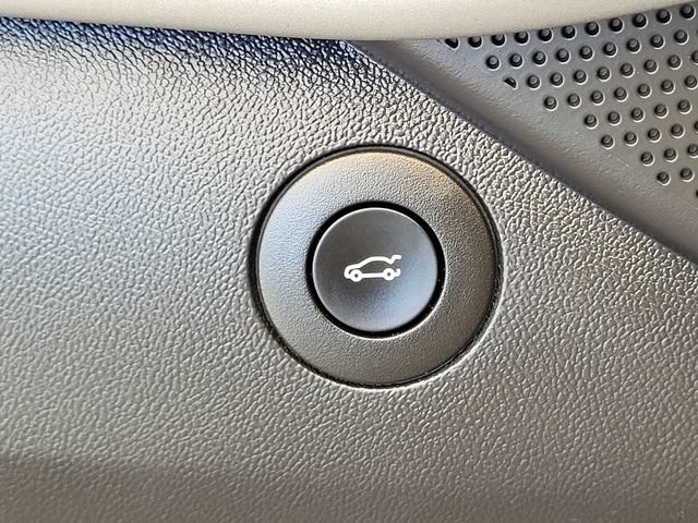 Used 2023 Chevrolet Camaro LT RWD image 17
