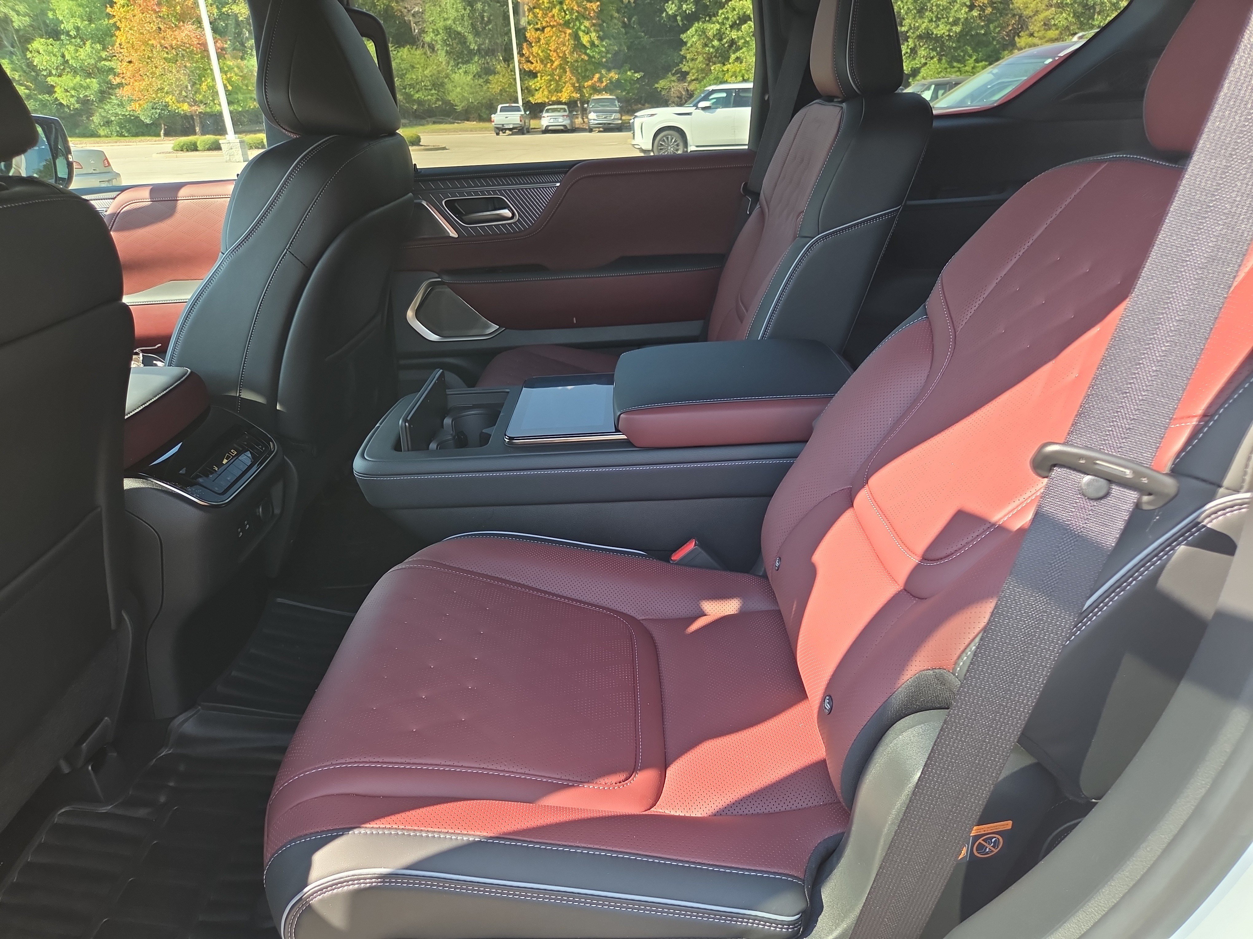 Used 2026 INFINITI QX80 Autograph w/ Premium Cargo Package AWD/4WD image 7