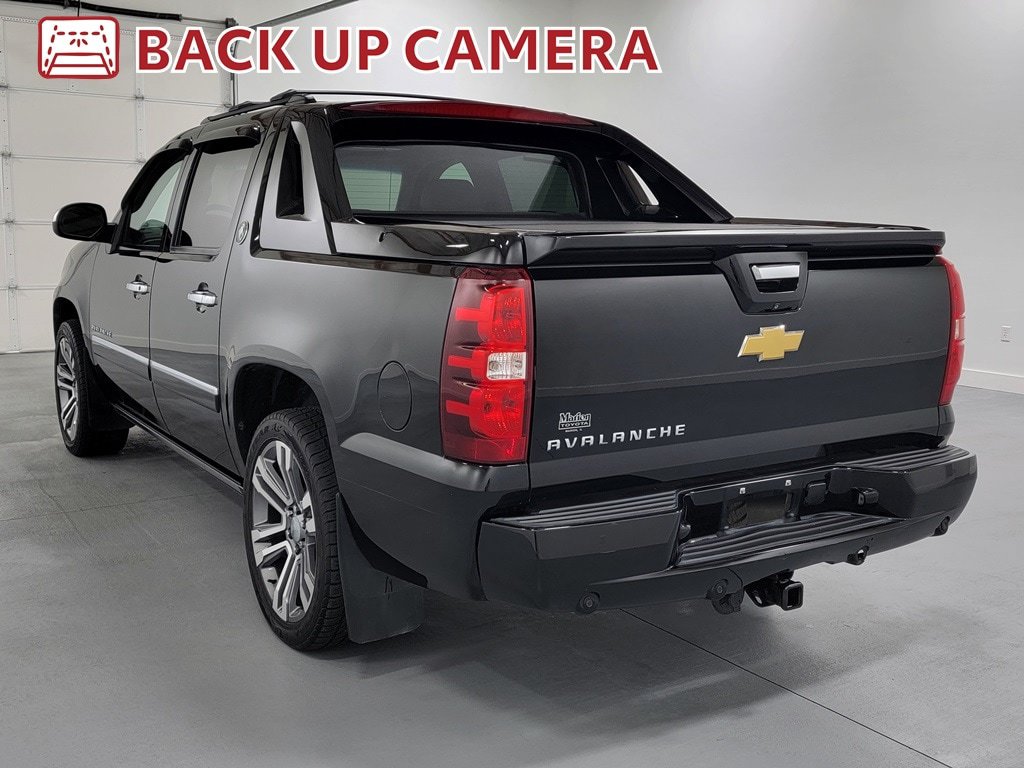 Used 2013 Chevrolet Avalanche LTZ AWD/4WD image 6