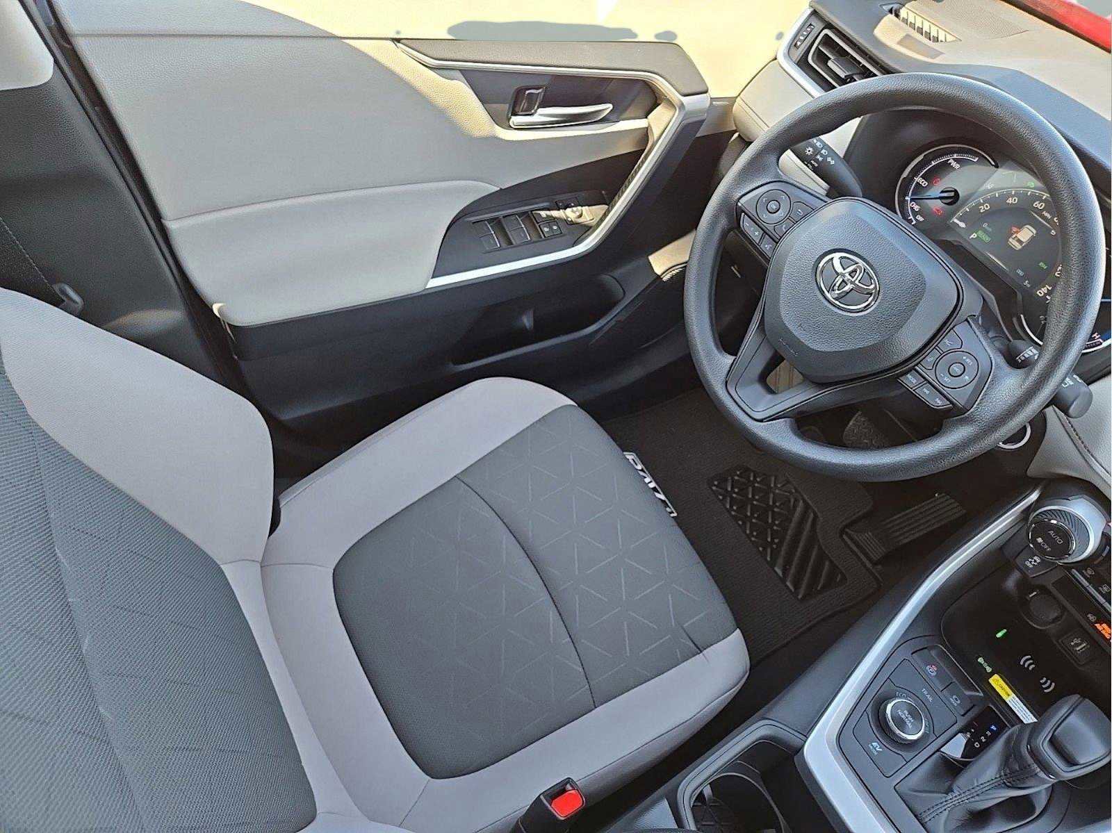 Used 2025 Toyota RAV4 XLE image 14