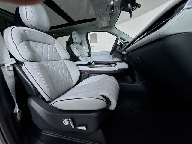 New 2025 Lincoln Navigator L Black Label image 32