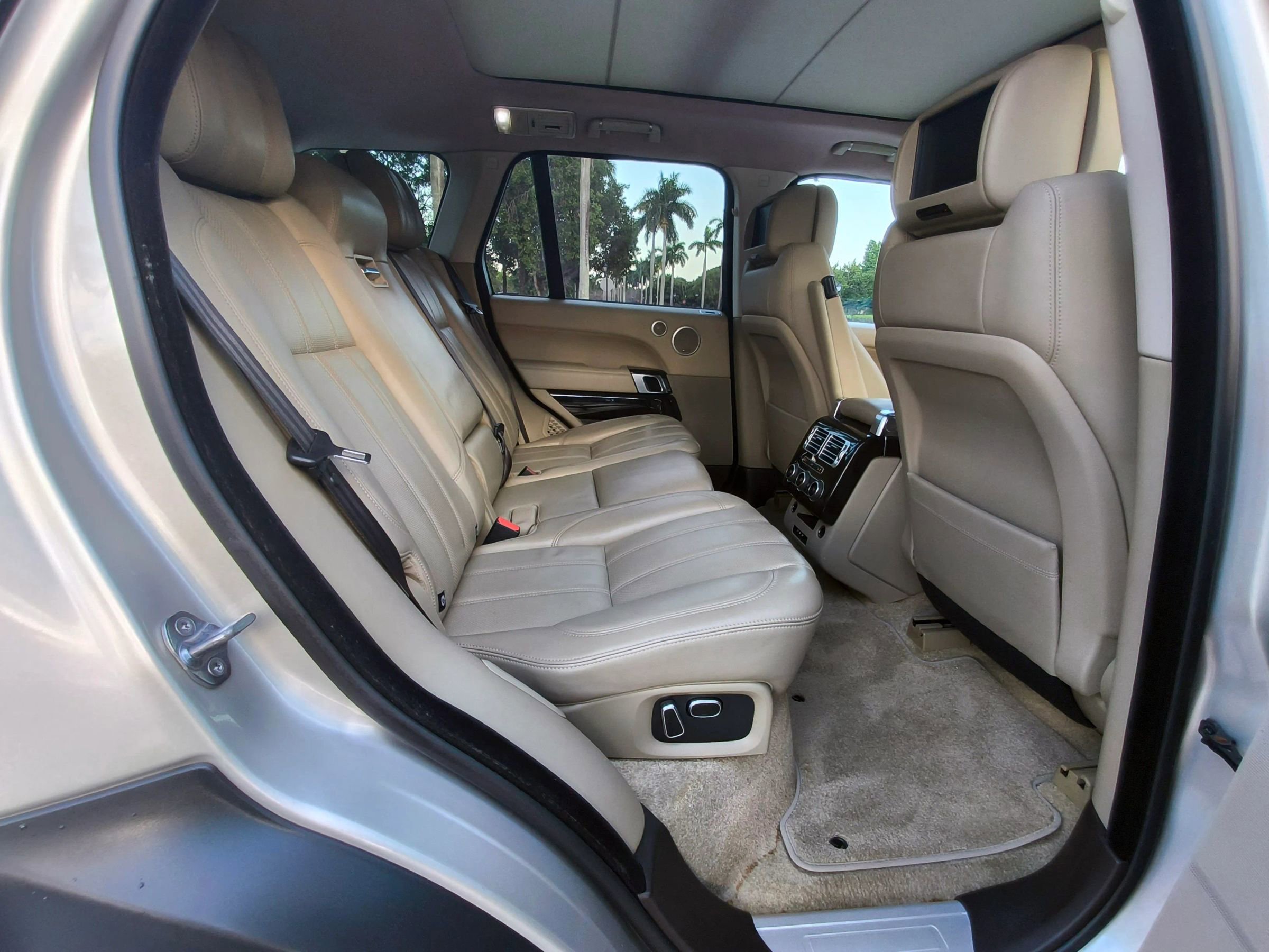 Used 2015 Land Rover Range Rover HSE image 36