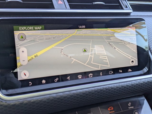 Used 2018 Land Rover Range Rover Velar R-Dynamic SE AWD/4WD image 13