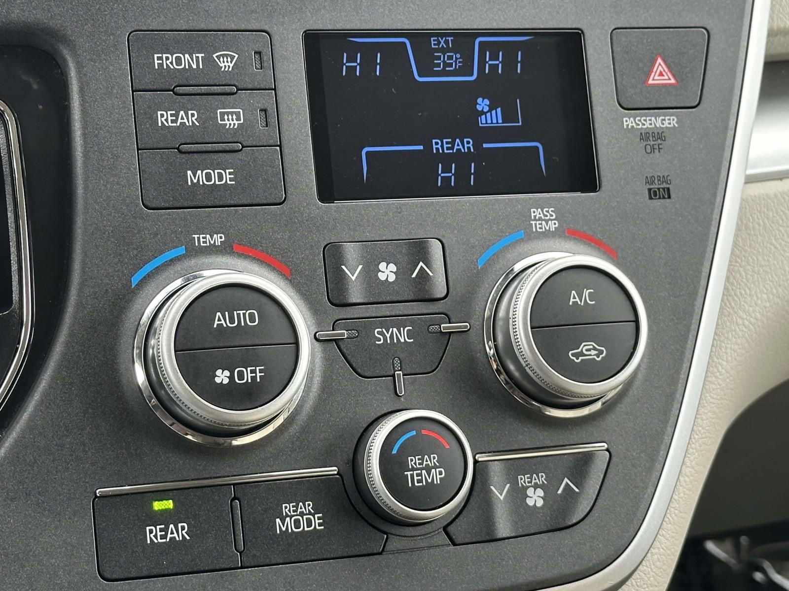 Used 2020 Toyota Sienna L FWD image 12