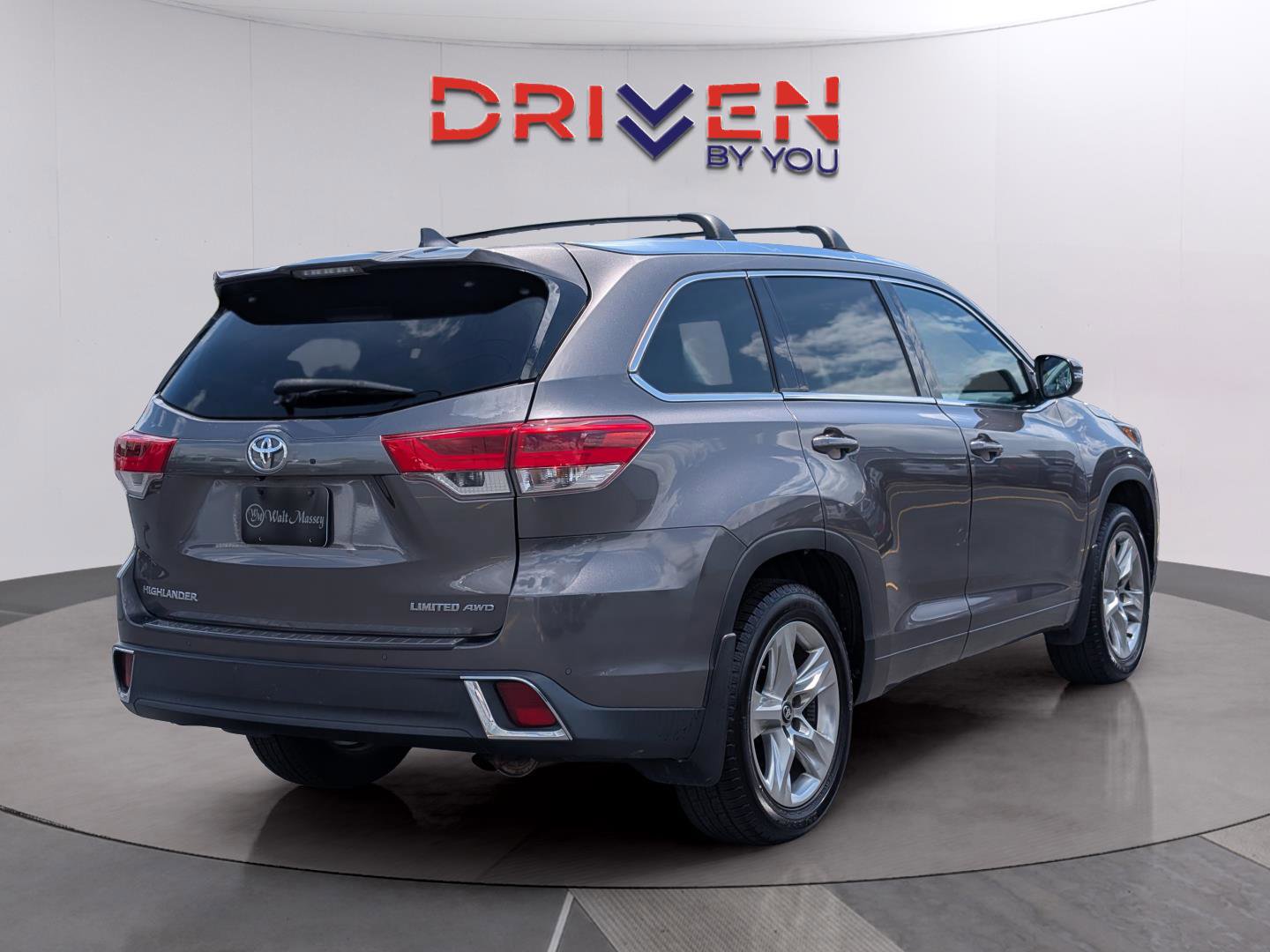 Used 2017 Toyota Highlander Limited AWD/4WD image 5