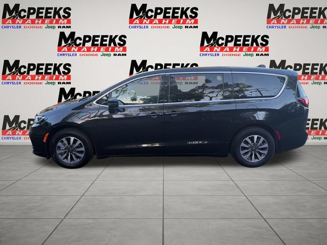 Used 2023 Chrysler Pacifica Touring-L FWD video 2