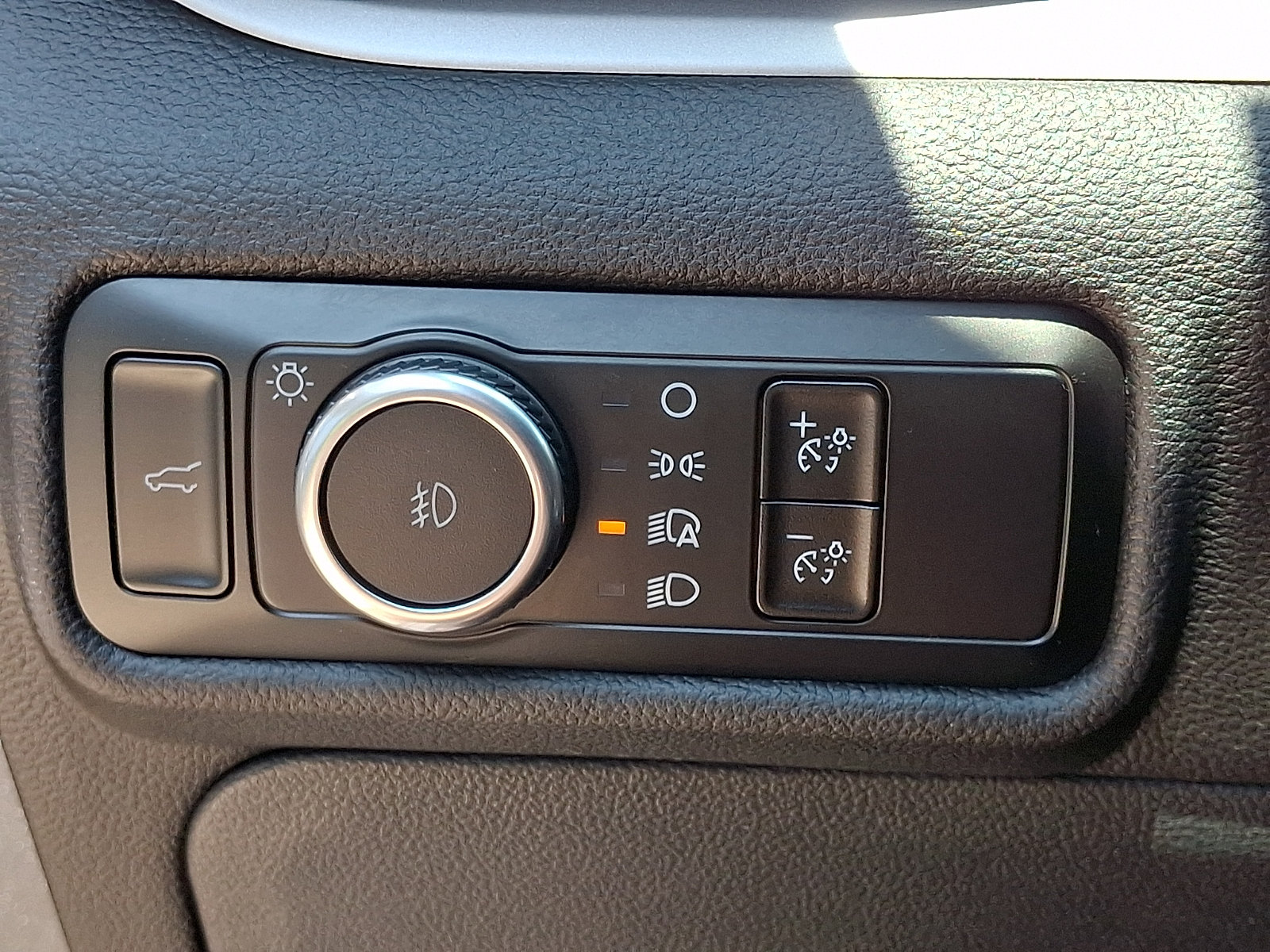 Certified 2023 Ford Explorer XLT w/ Equipment Group 202A AWD/4WD image 26