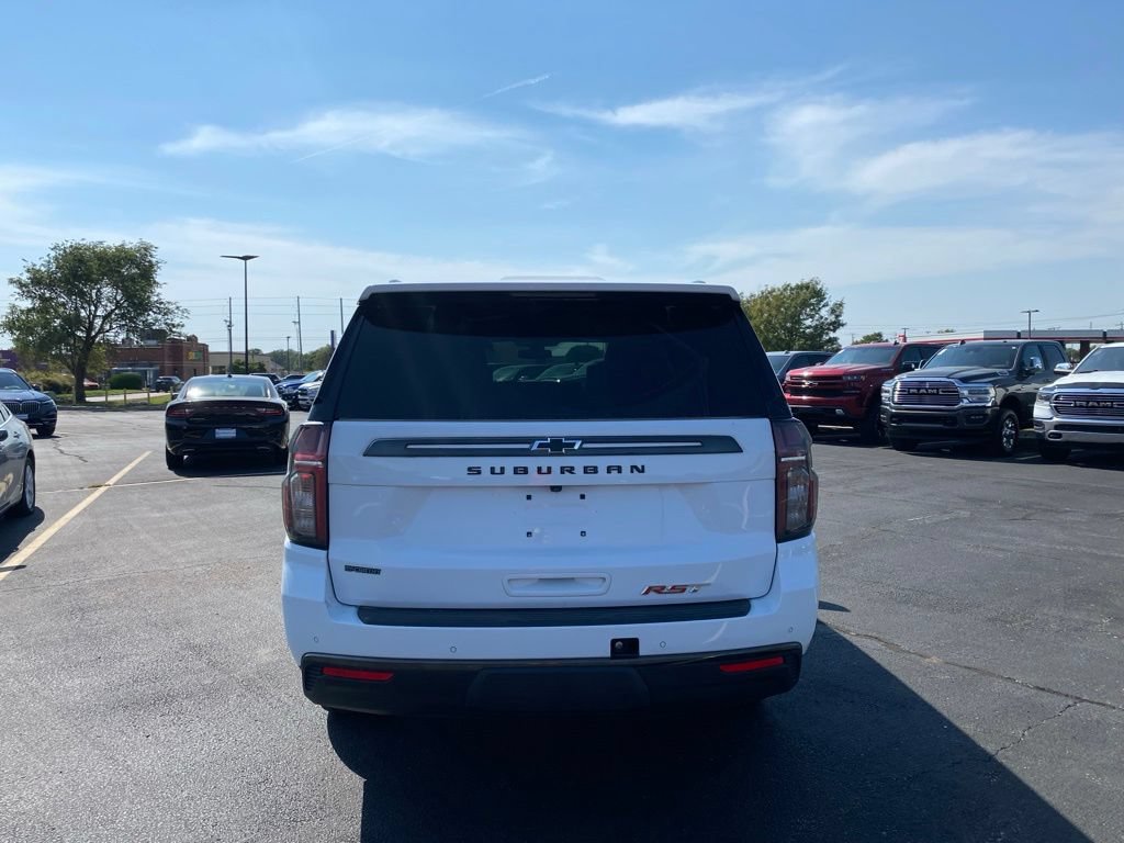 Used 2021 Chevrolet Suburban RST w/ Luxury Package AWD/4WD image 4