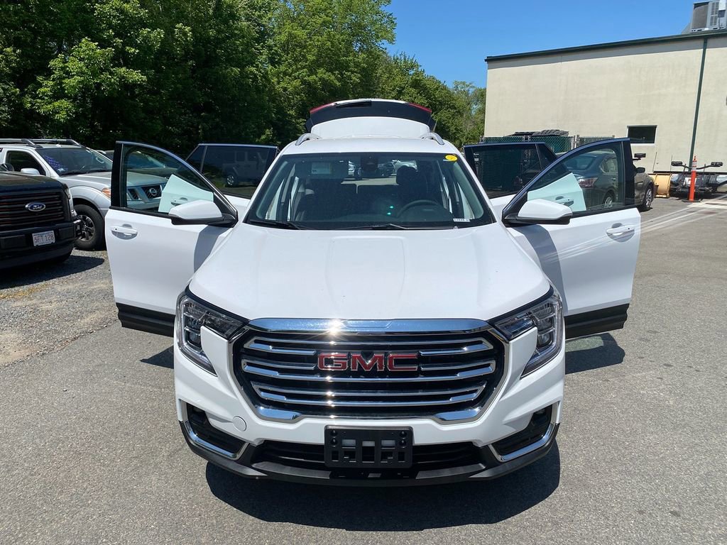 Used 2024 GMC Terrain SLT image 29