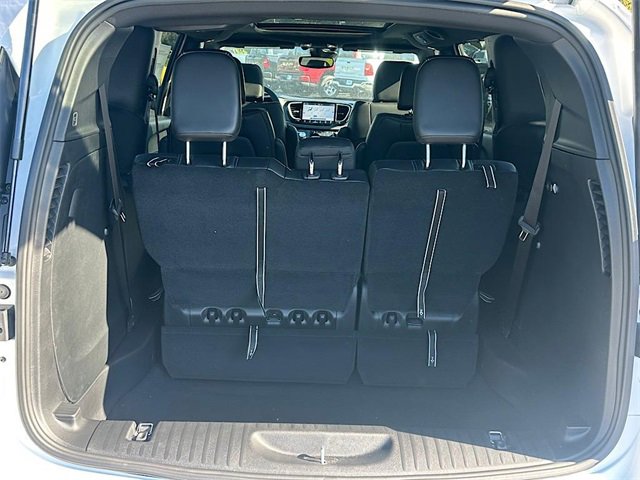 New 2026 Chrysler Pacifica Select image 9