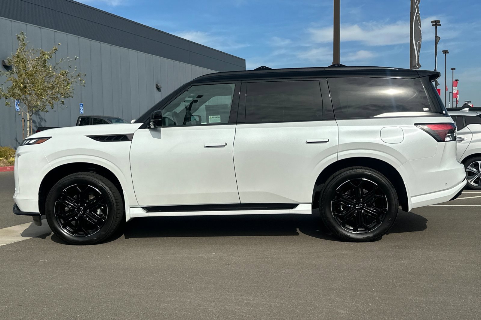 New 2027 INFINITI QX80 Sensory w/ Sport Exterior Package AWD/4WD image 2