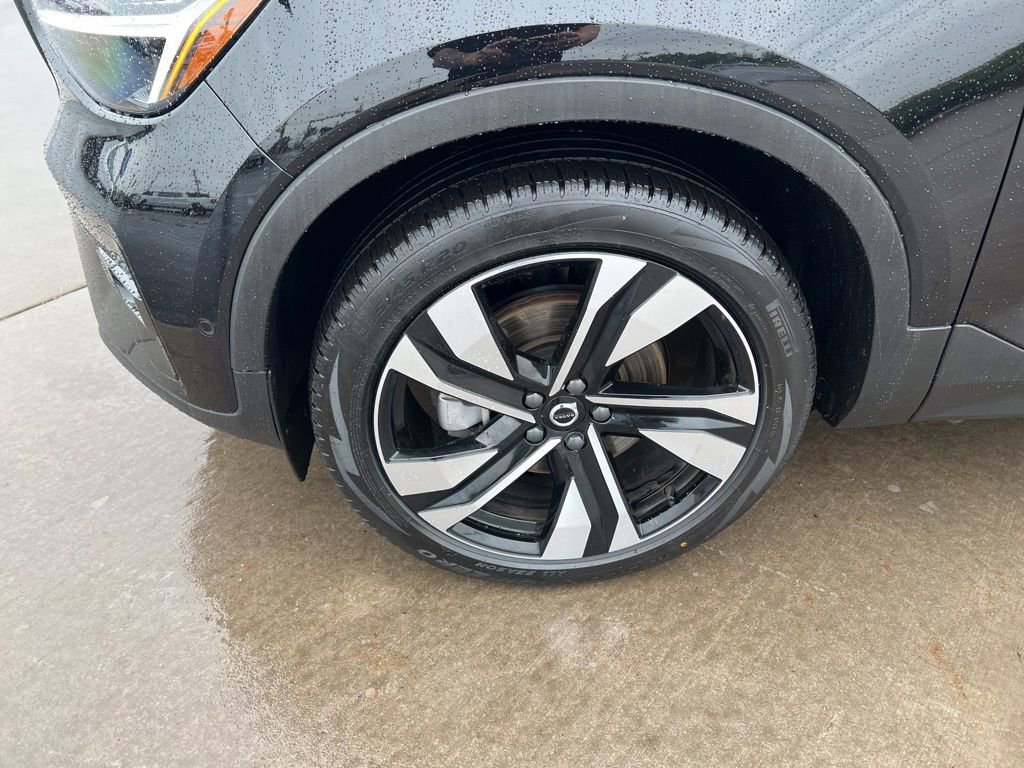 Certified 2023 Volvo XC40 B5 Plus w/ Protection Package Premier image 9