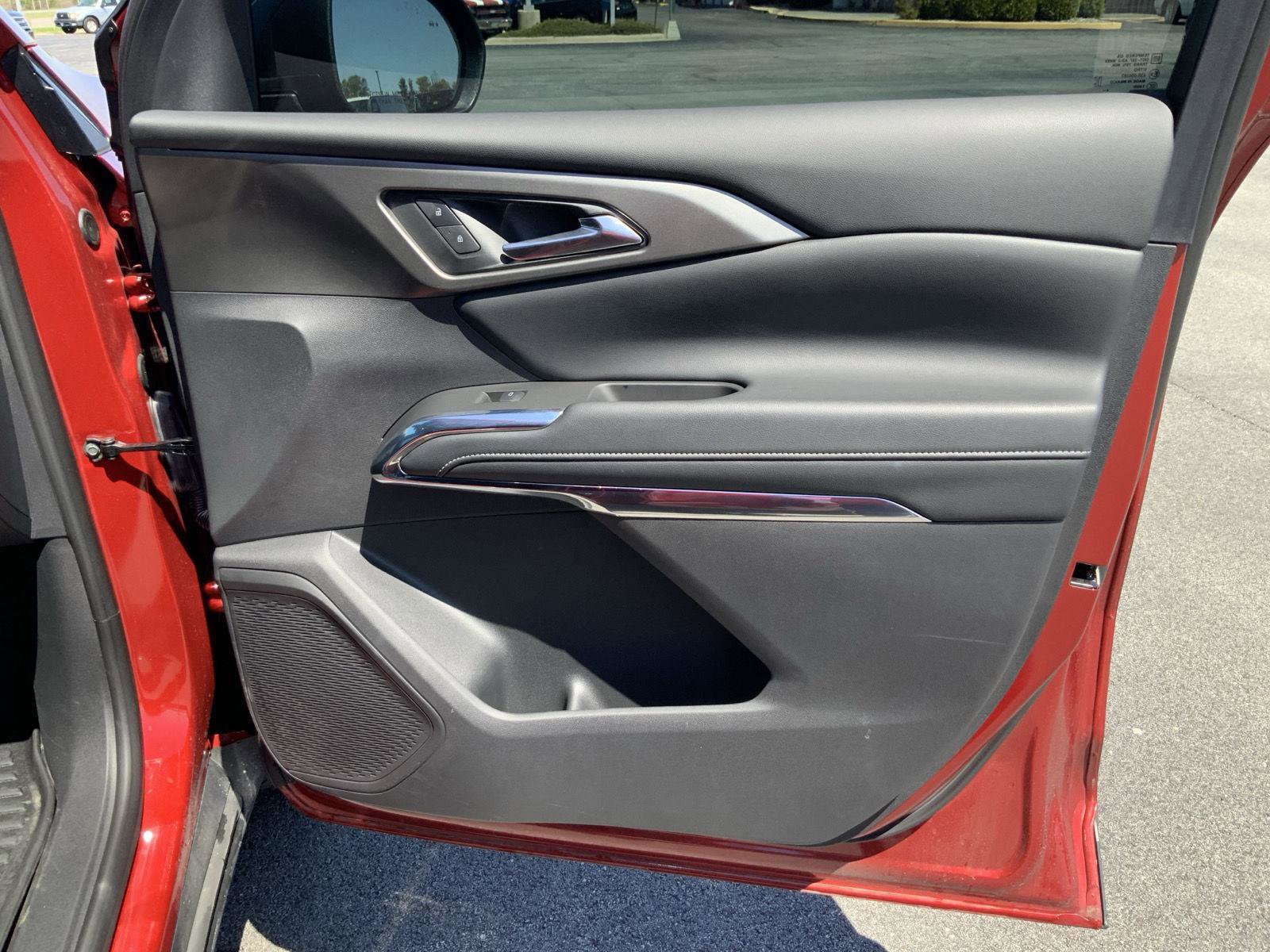 Used 2025 Chevrolet Traverse LT w/ Midnight/Sport Edition AWD/4WD image 59