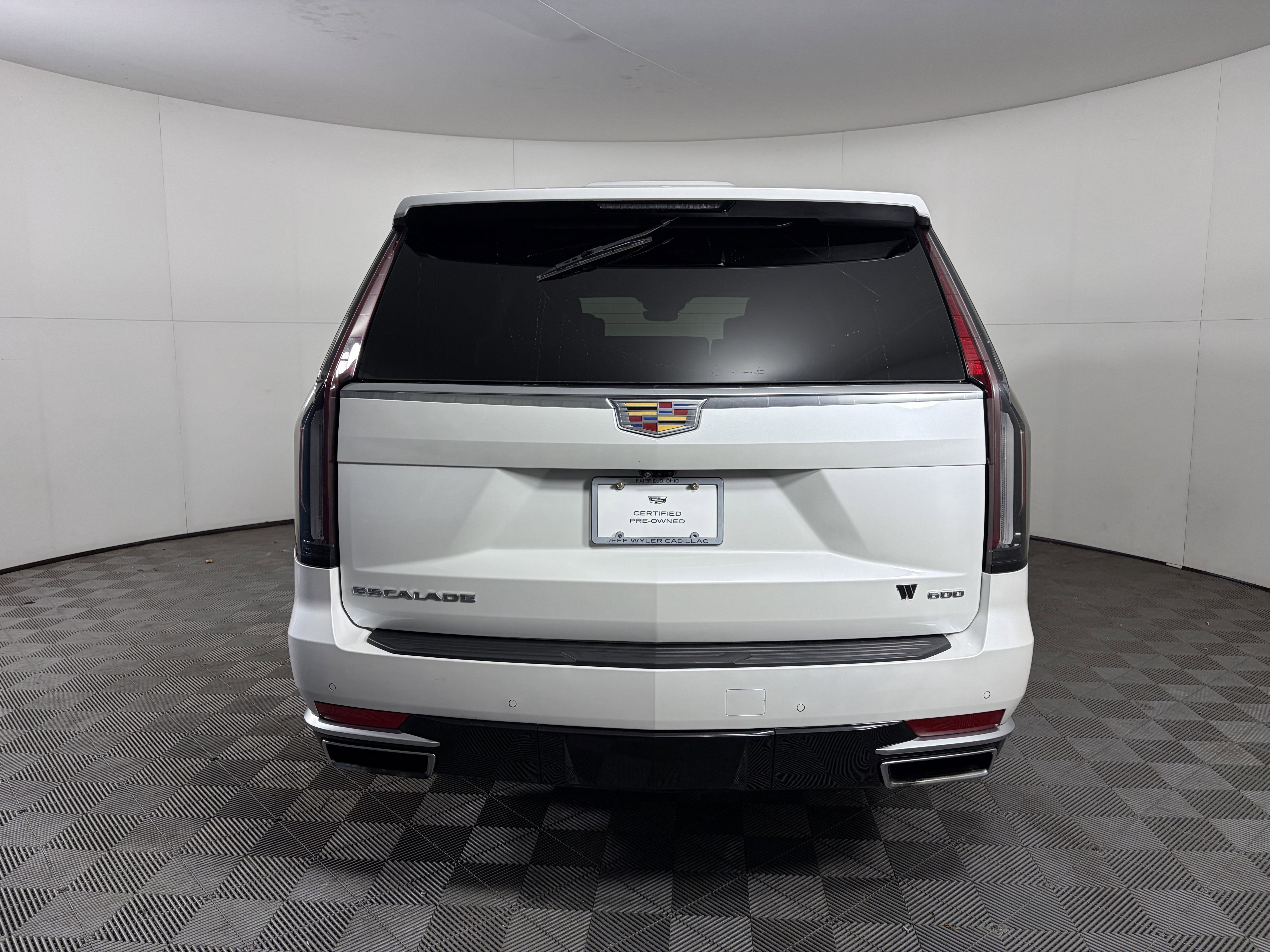 Used 2024 Cadillac Escalade ESV Premium Luxury w/ Performance Package image 18