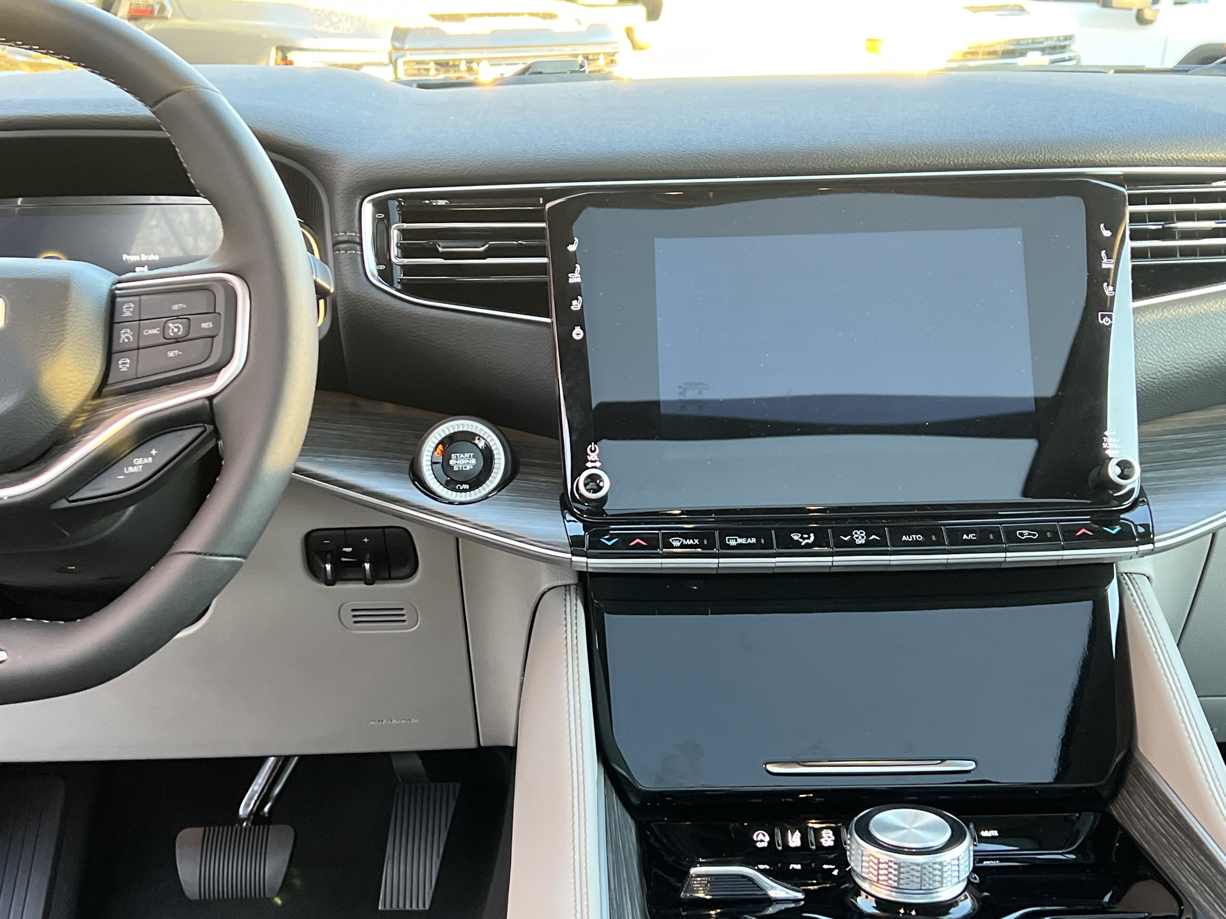 Used 2024 Jeep Wagoneer Series II w/ Premium Group I image 21