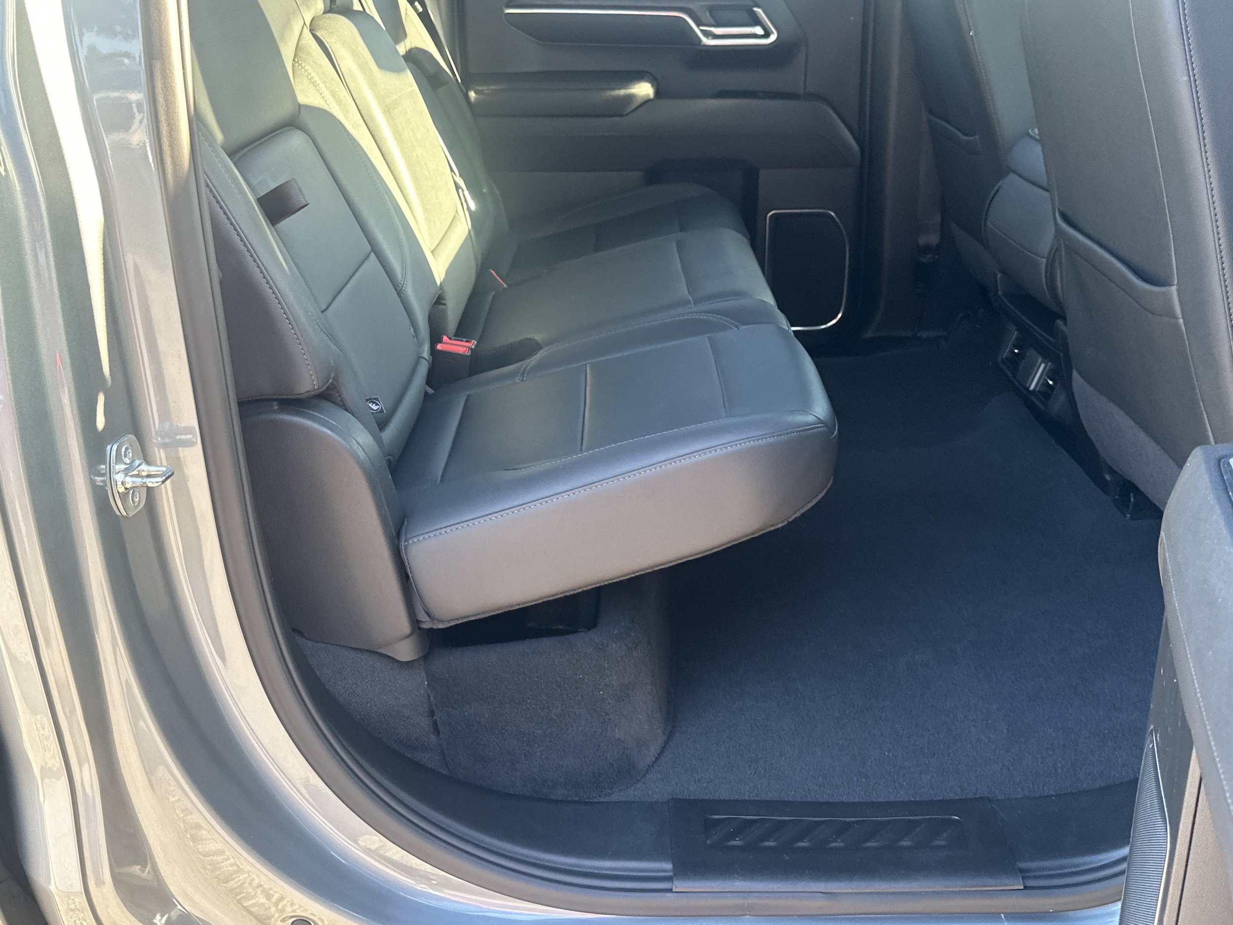 Used 2025 GMC Sierra 1500 SLT RWD image 15