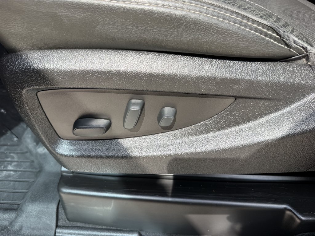 Used 2019 GMC Sierra 2500 Denali w/ Duramax Plus Package AWD/4WD image 13