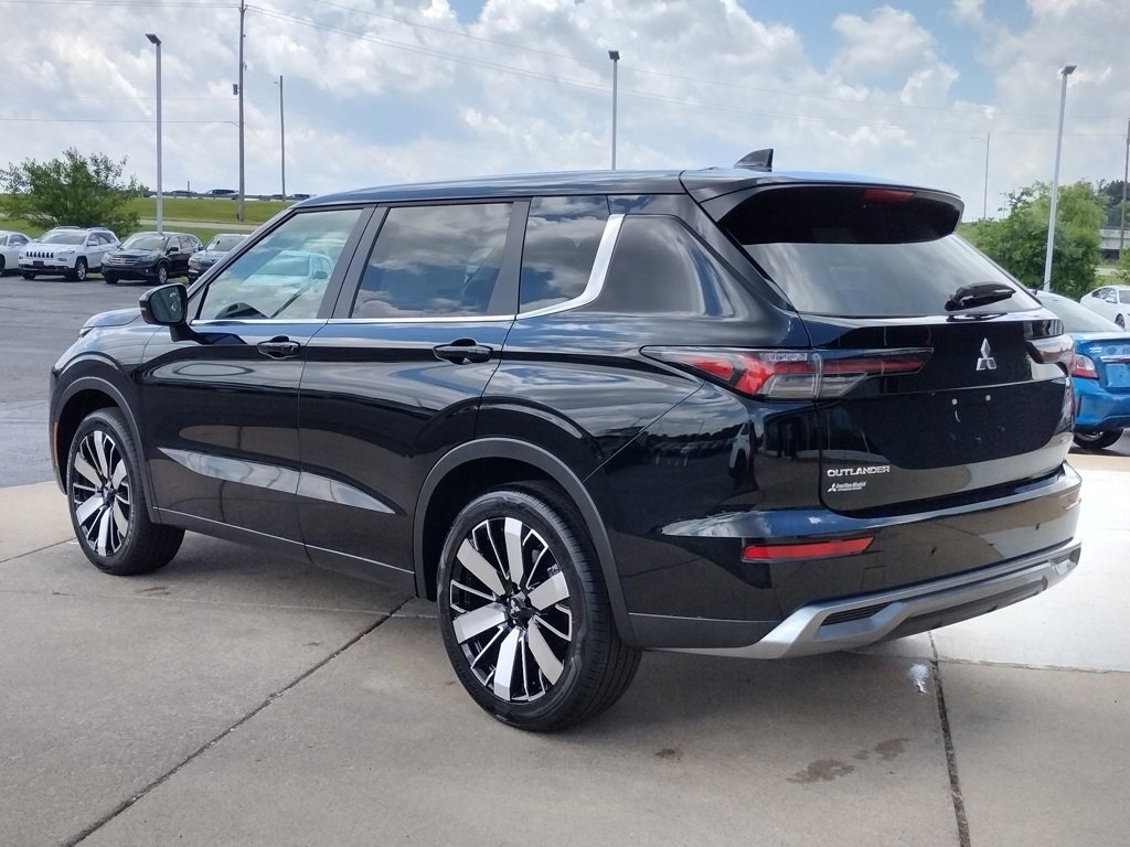 New 2025 Mitsubishi Outlander SE image 20