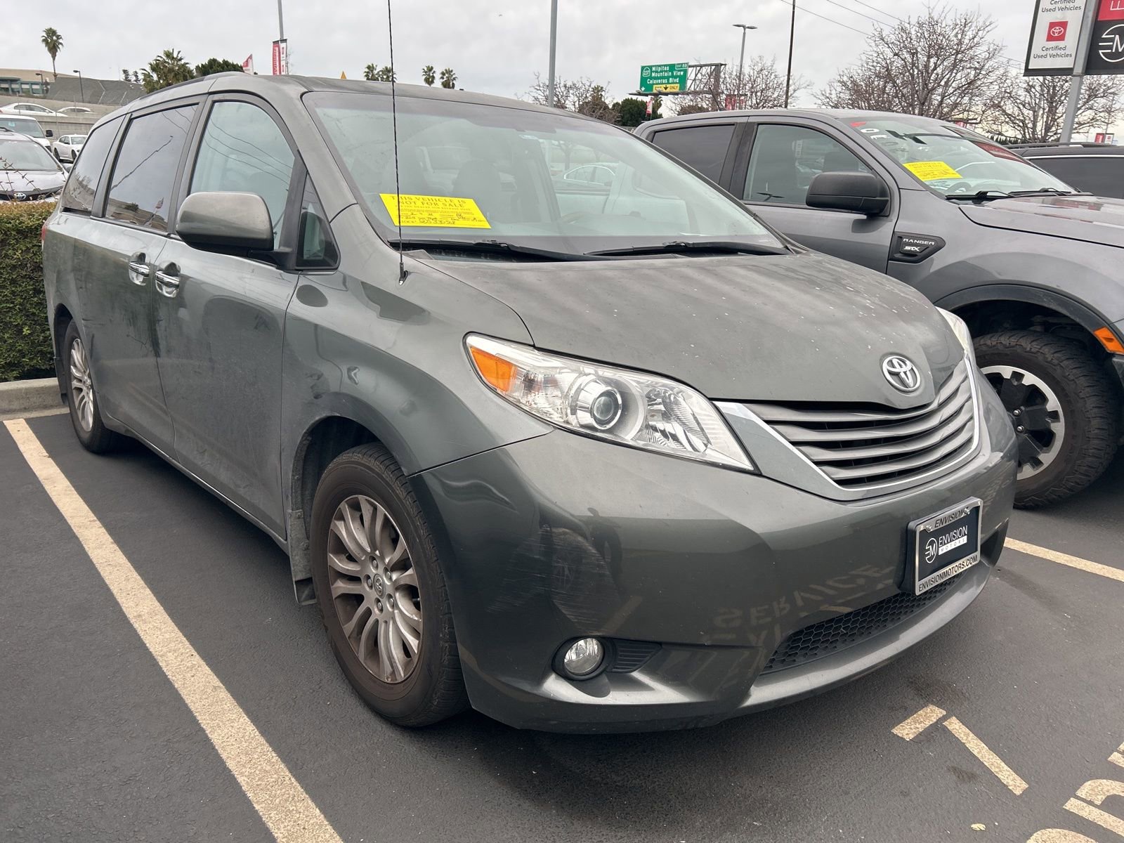 Used 2013 Toyota Sienna XLE image 1