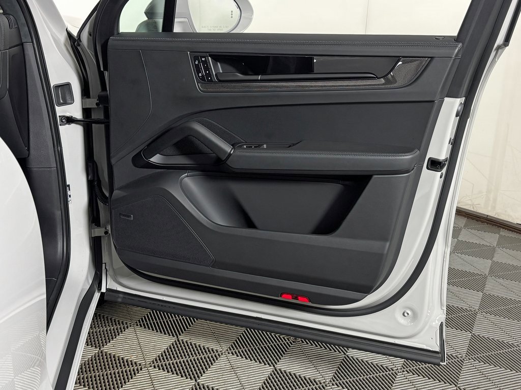 New 2026 Porsche Cayenne GTS image 39