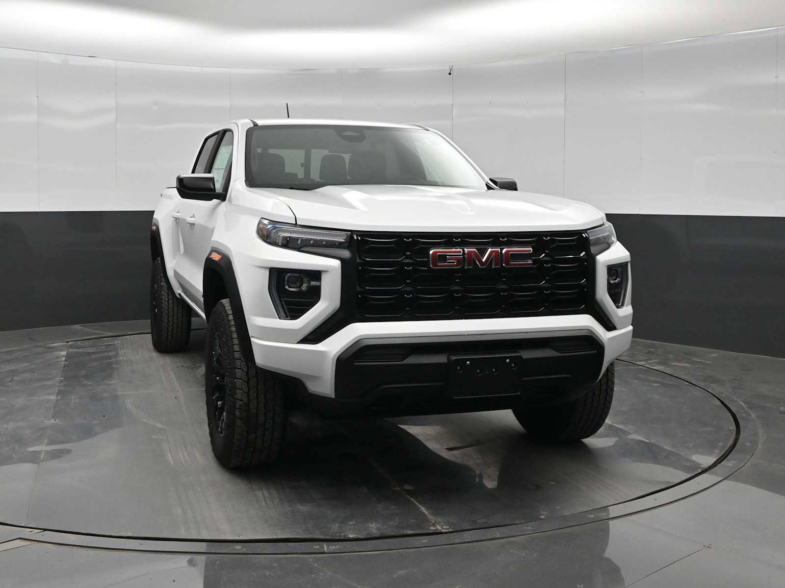 New 2026 GMC Canyon Elevation AWD/4WD image 2