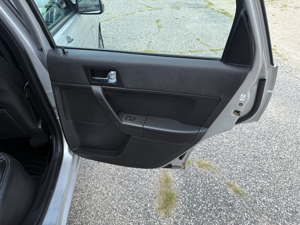 Used 2009 Ford Focus SES FWD image 29