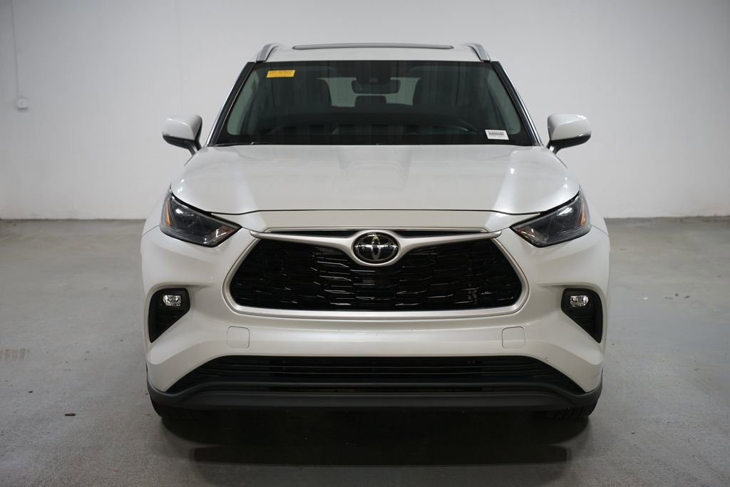 Used 2023 Toyota Highlander XLE image 2