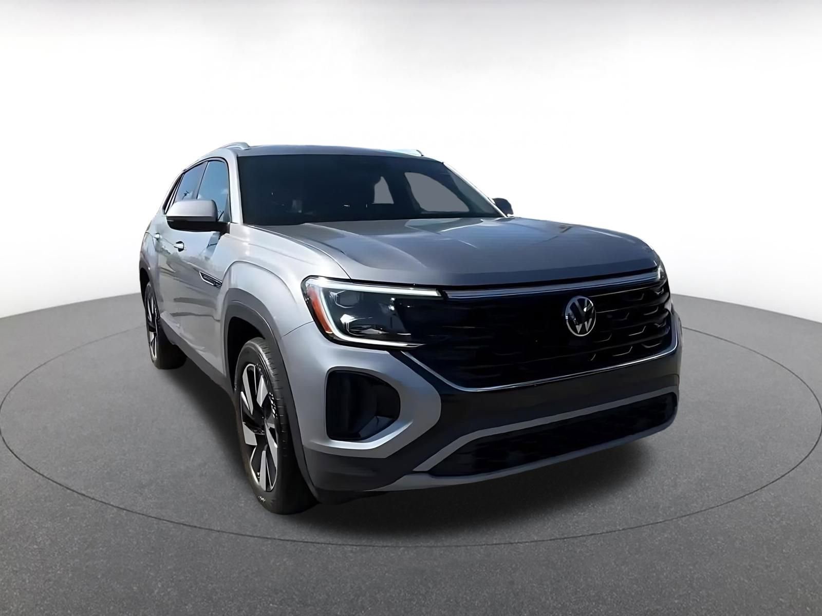 Used 2025 Volkswagen Atlas Cross Sport SE image 3