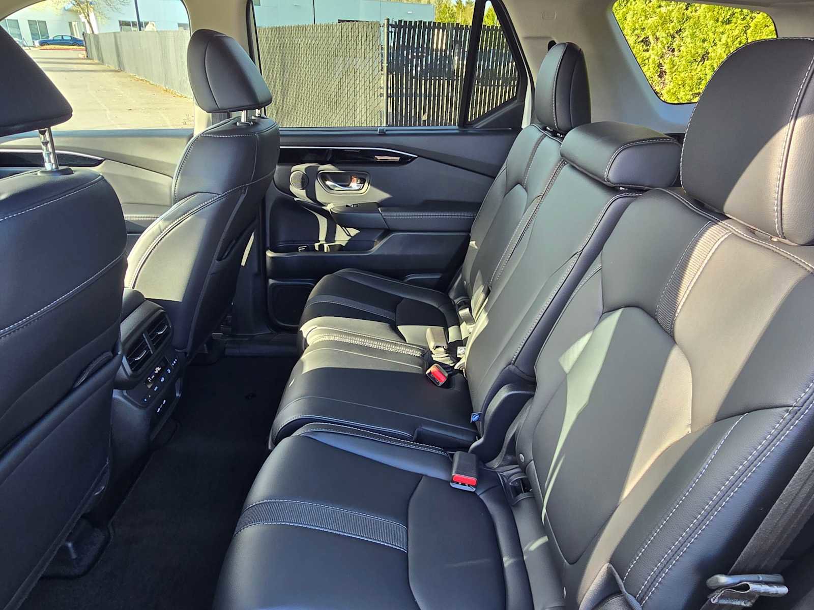 Used 2025 Honda Pilot EX-L image 16