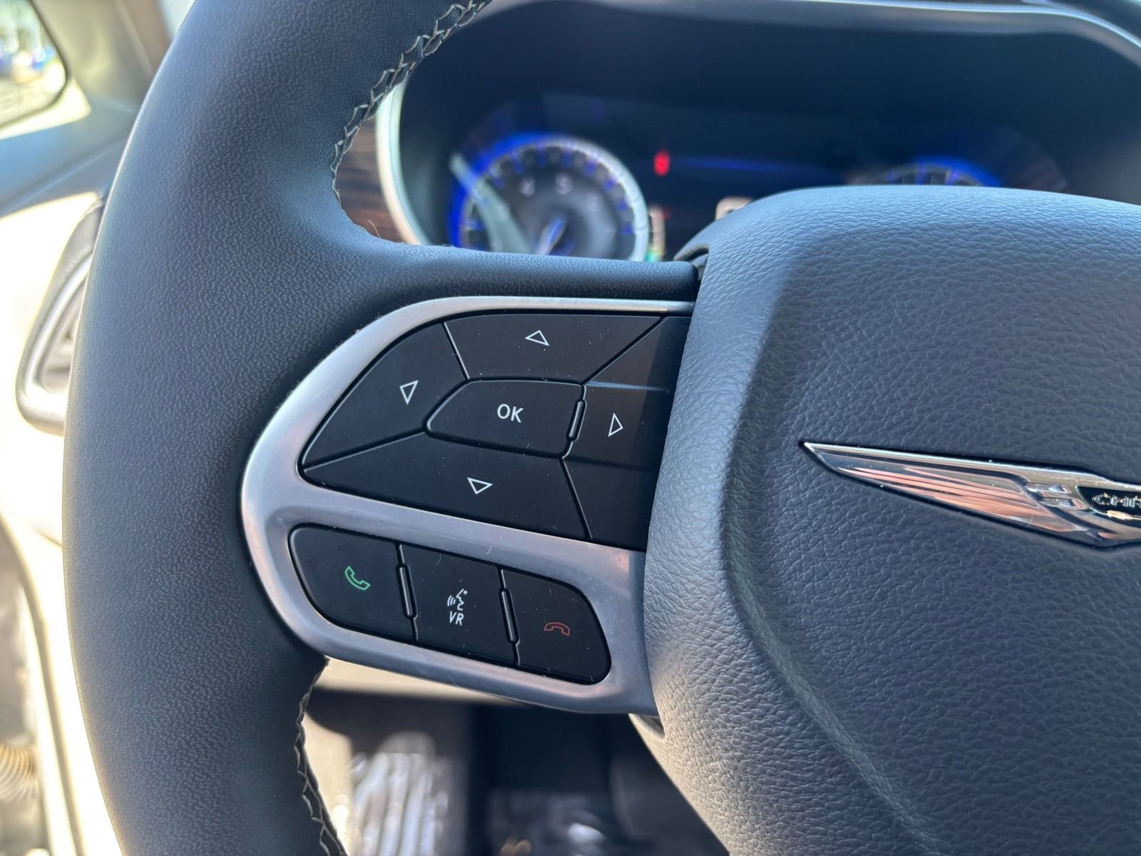 Used 2024 Chrysler Pacifica Limited image 29