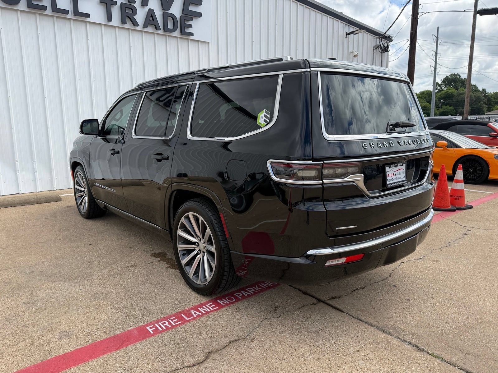 Used 2022 Jeep Grand Wagoneer Series II AWD/4WD image 4