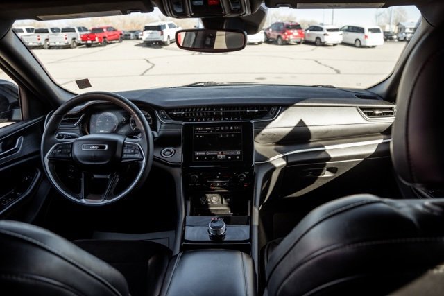 Used 2023 Jeep Grand Cherokee L Laredo image 14