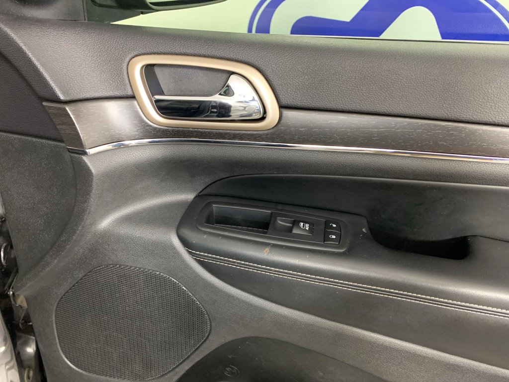 Used 2017 Jeep Grand Cherokee Limited w/ Luxury Group II image 42