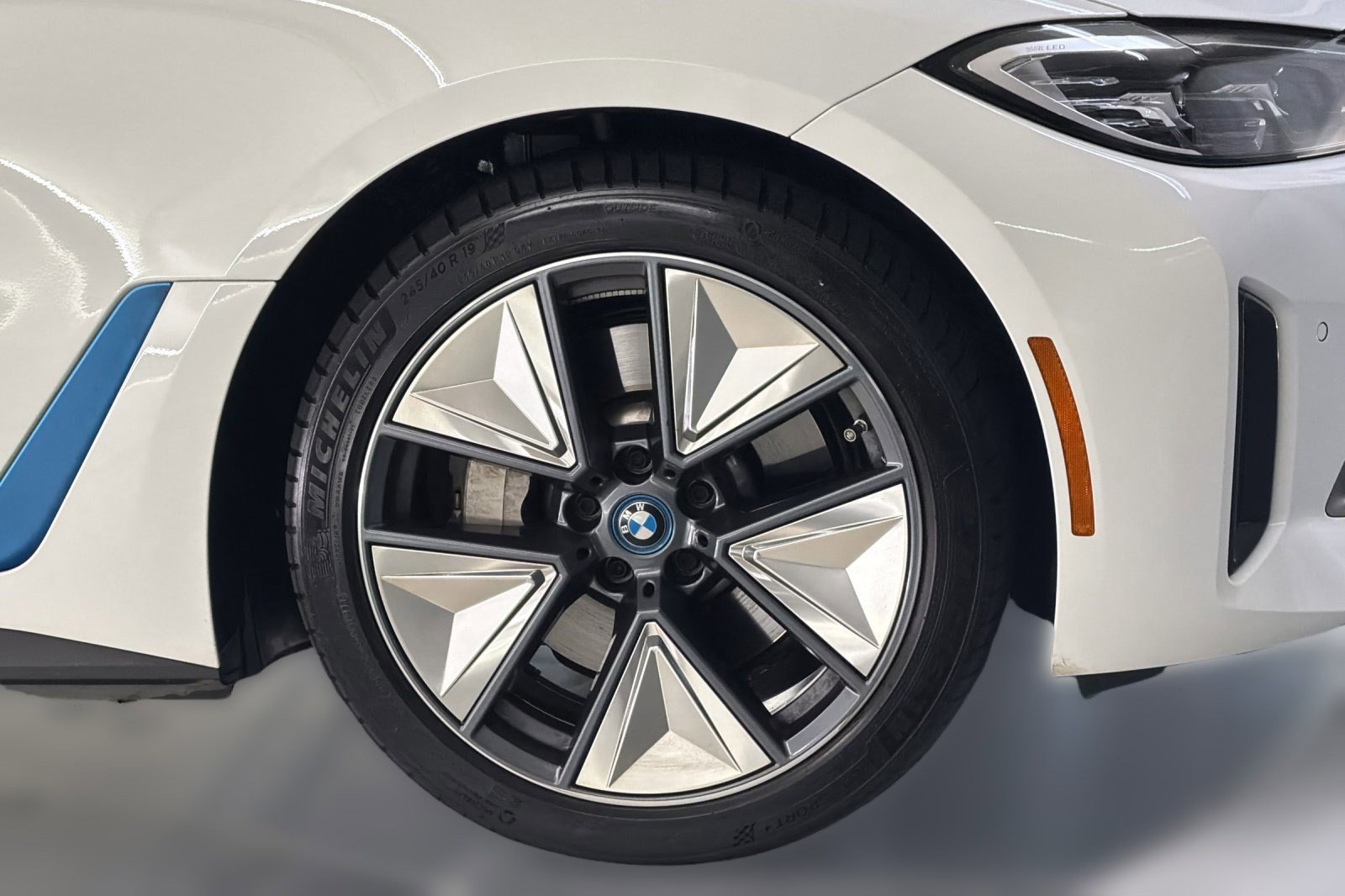 Used 2023 BMW i4 eDrive35 RWD image 11