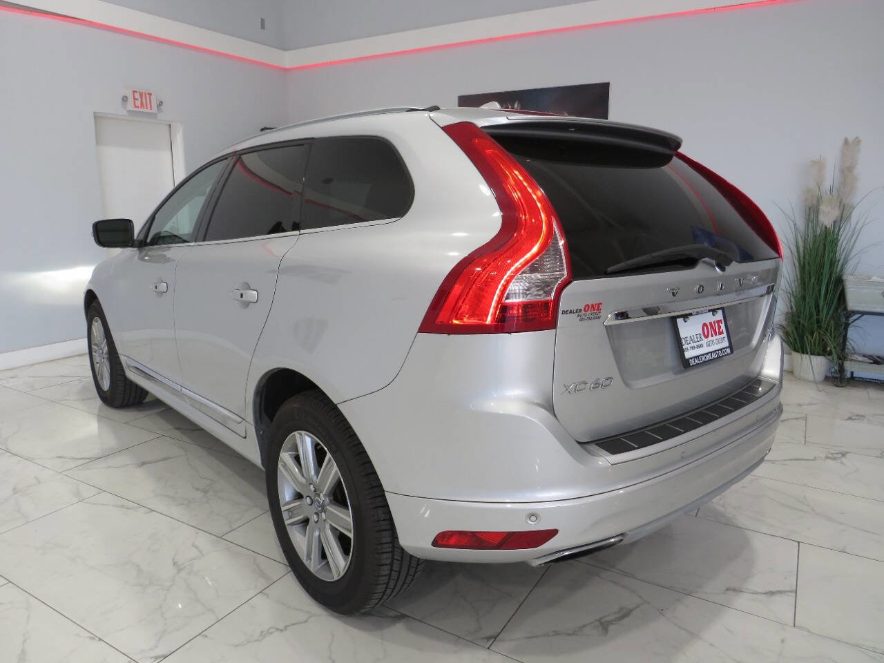 Used 2017 Volvo XC60 T5 Inscription w/ Advanced Package FWD image 5